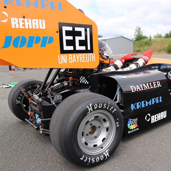 elefant racing car