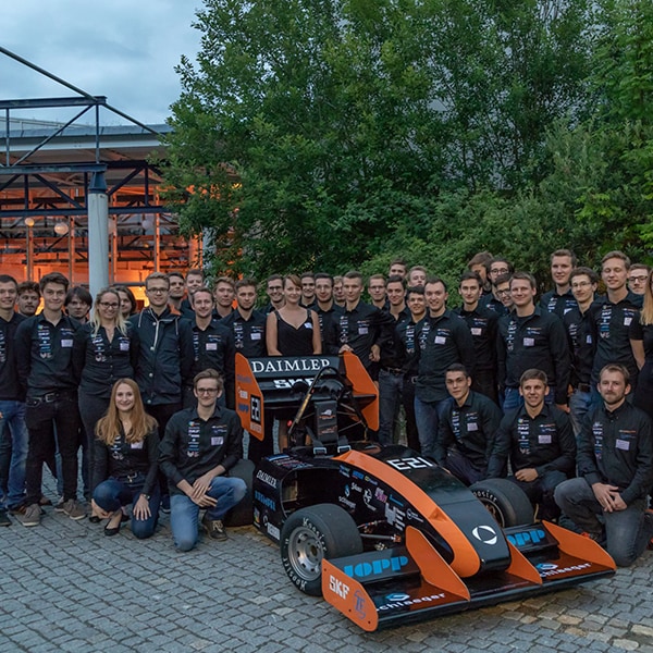 The team with the elefant racing car